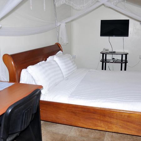 Sandton Hotel Kasese Buitenkant foto